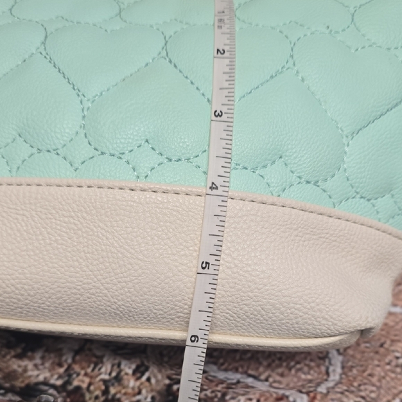 Betsey Johnson New York, N.Y. Mint  And Cream Quilted Cosmetic Bag - Picture 7 of 12